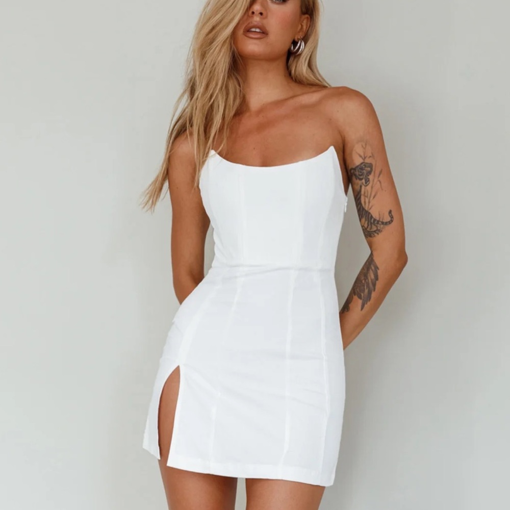 Selfie Leslie White Strapless Mini Dress with Side Slit